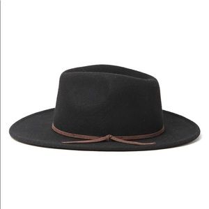 Men’s black fedora